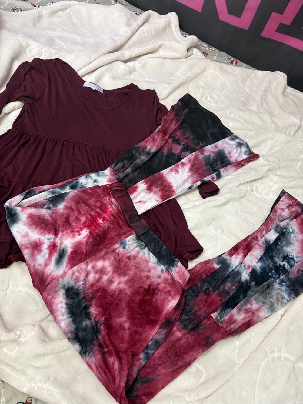 Tie-Dye Maroon & Black Wide-Leg Pant outfit